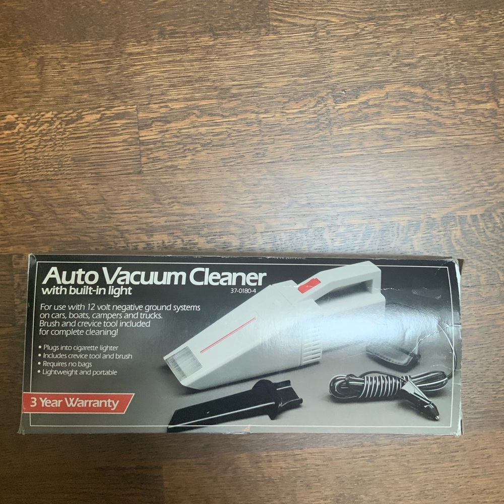 NOS Auto Vacuum Cleaner w Light Accessories Canadian Tire Brand Lighter Plug